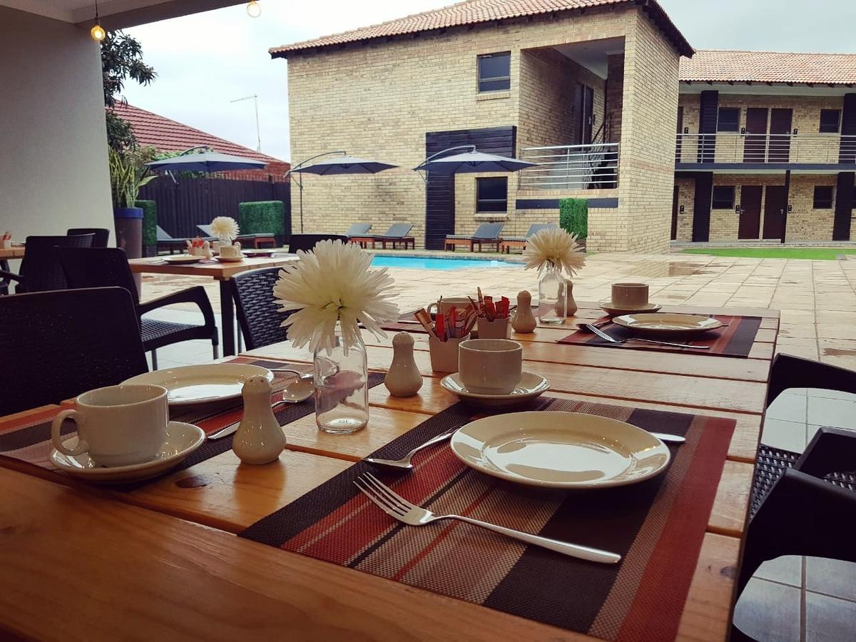 Palm Swift Luxury Accommodation Brits Exterior photo